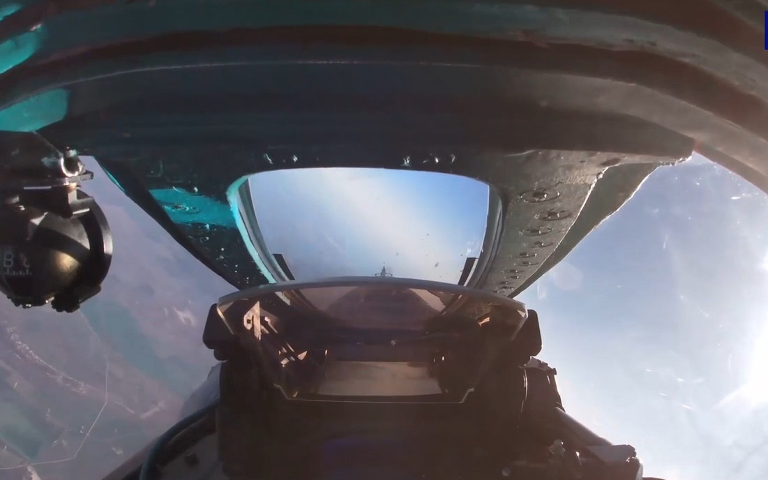 Bên trong buồng lái tiêm kích MiG-31 của Nga tác chiến trên bầu trời Ukraine